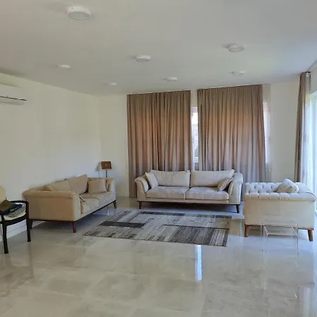 Luxury 1 *